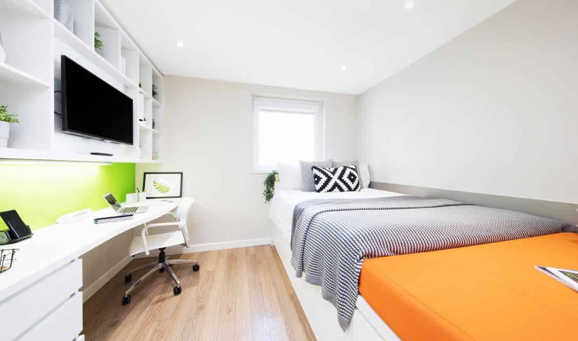 Common Area?w=400&h=260&fit=crop&q=40&auto=format&trim=auto