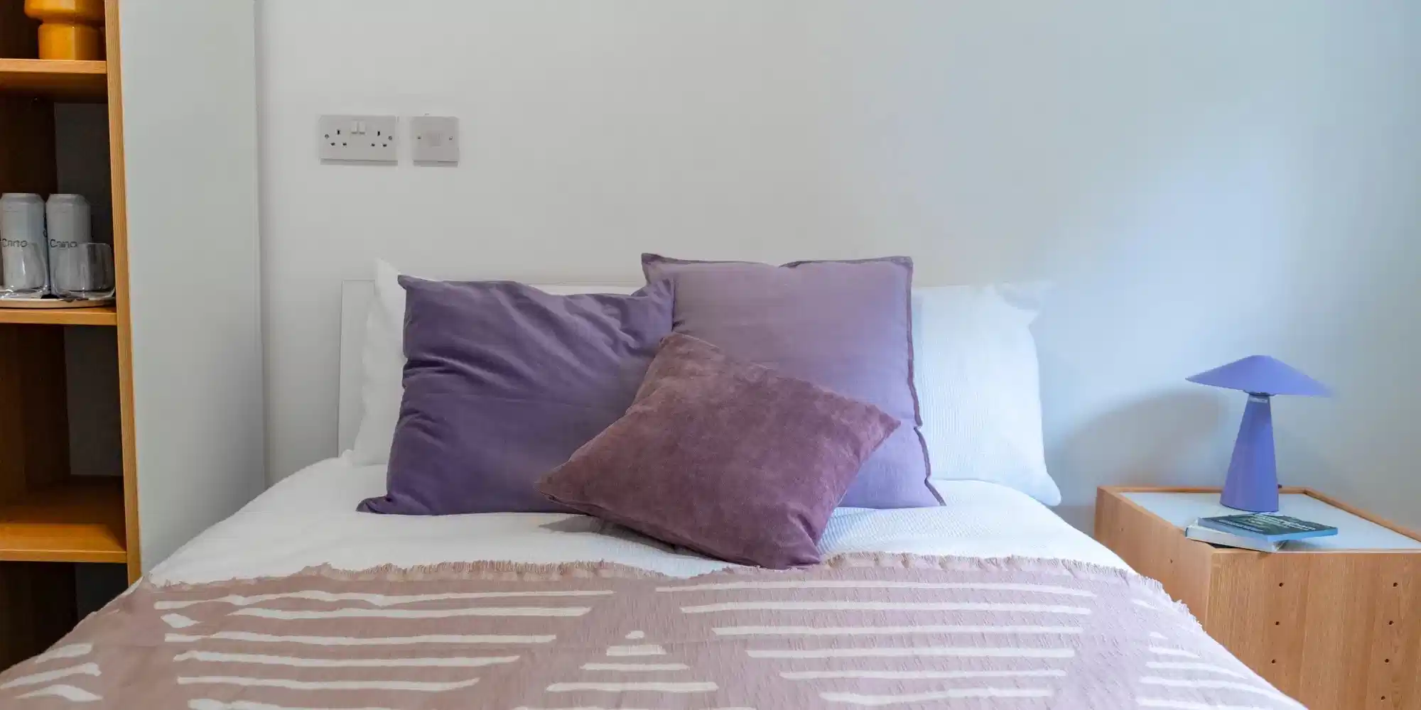 Exterior?w=400&h=260&fit=crop&q=40&auto=format&trim=auto