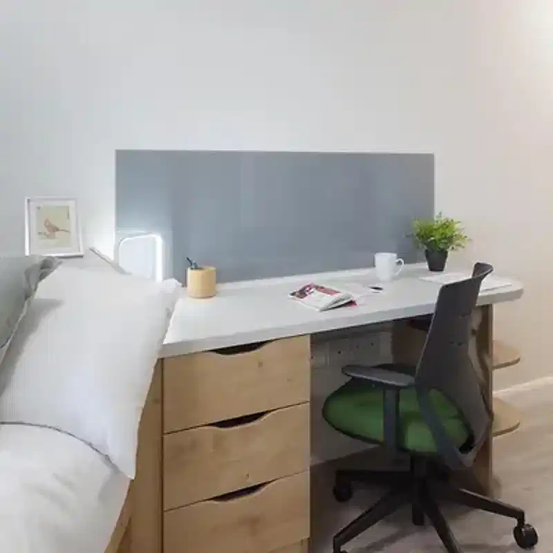 Exterior?w=400&h=260&fit=crop&q=40&auto=format&trim=auto