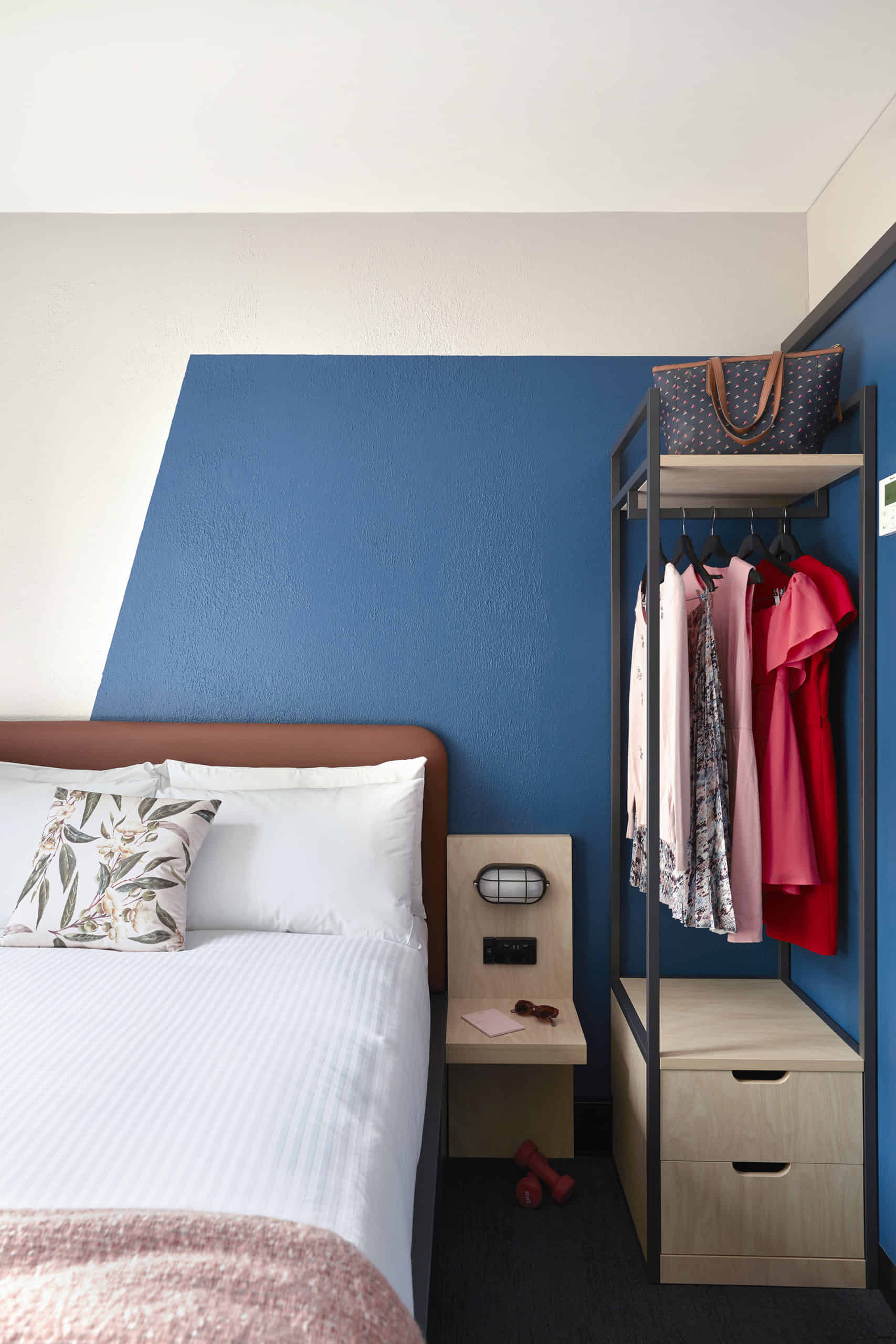 Amenities?w=400&h=260&fit=crop&q=40&auto=format&trim=auto