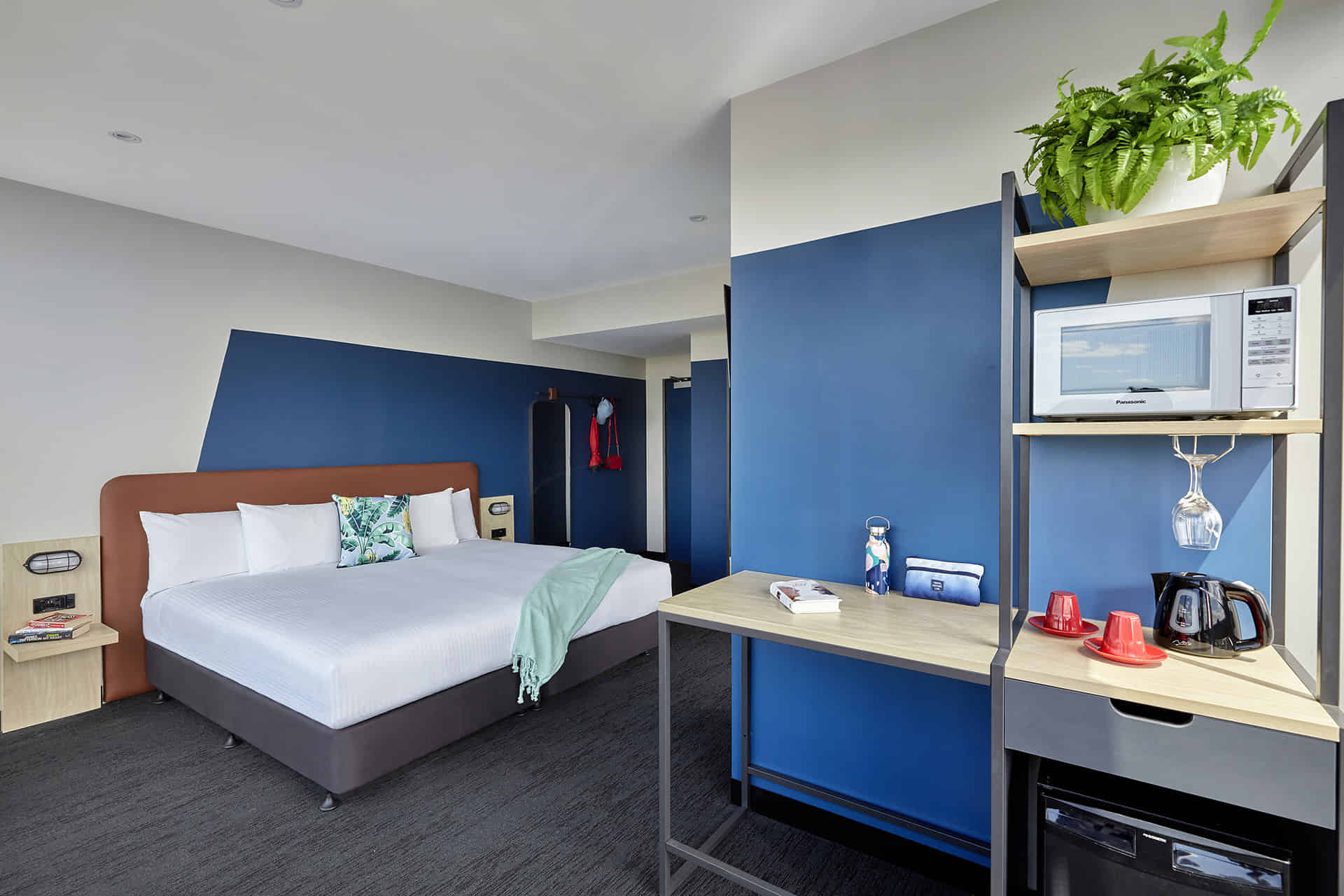 Amenities?w=400&h=260&fit=crop&q=40&auto=format&trim=auto