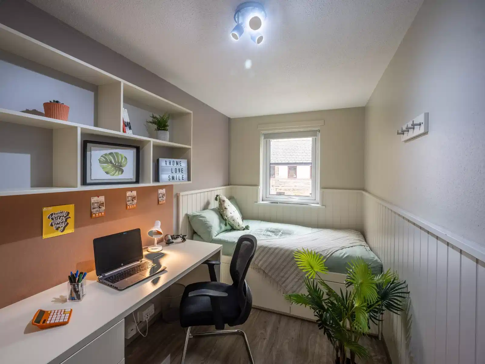 6 Bed Townhouse Standard - Bedroom