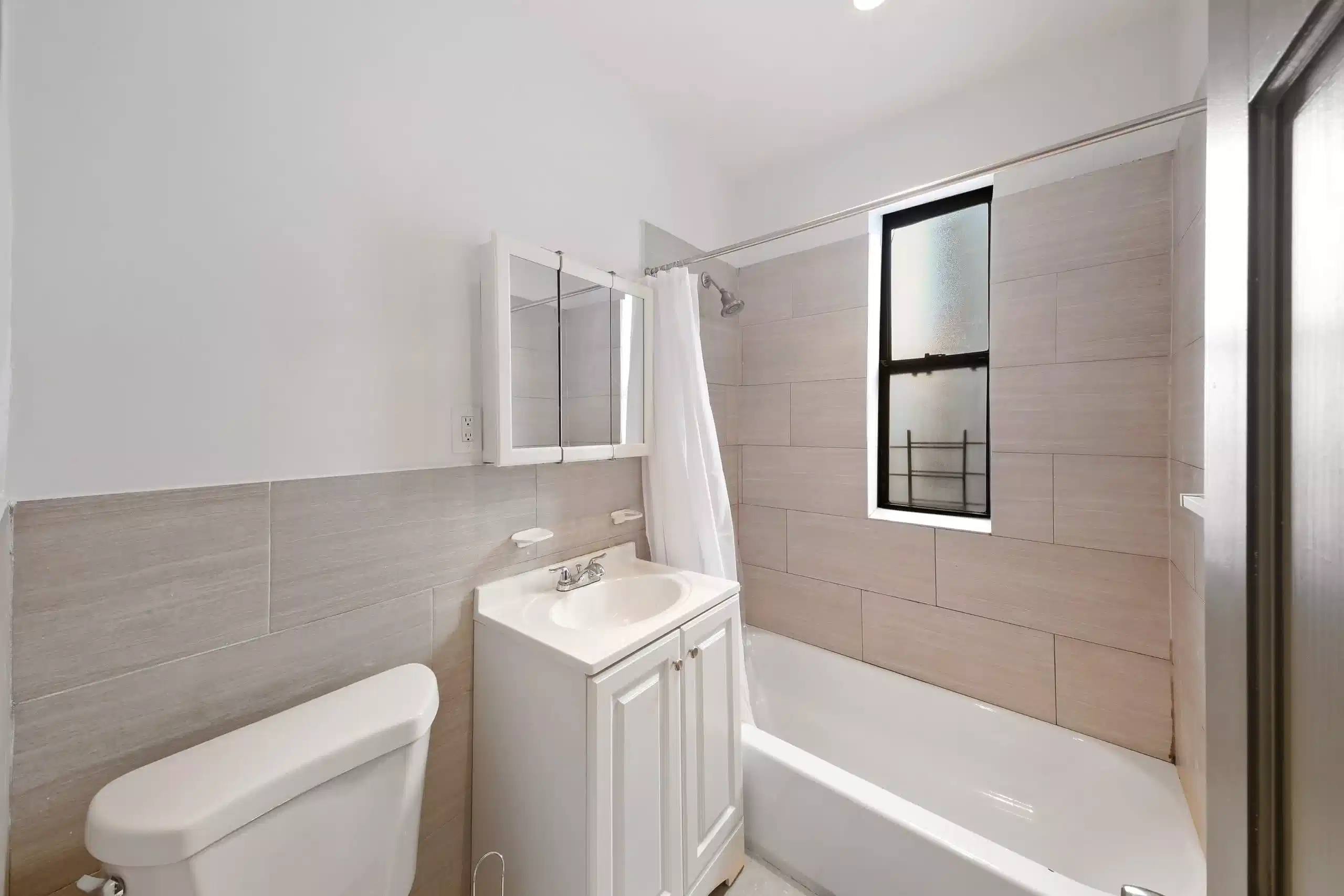 Amenities?w=400&h=260&fit=crop&q=40&auto=format&trim=auto