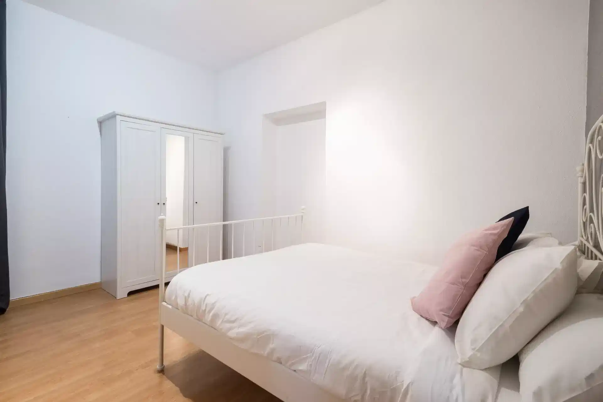 Kitchen?w=400&h=260&fit=crop&q=40&auto=format&trim=auto