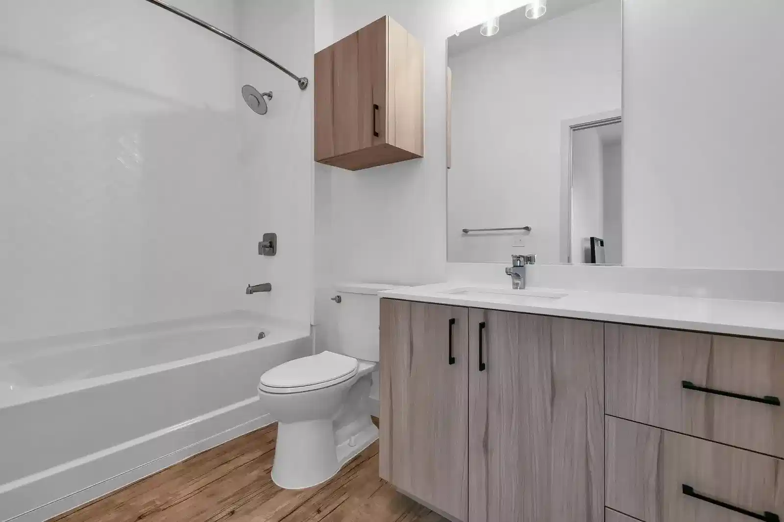 Bedroom?w=400&h=260&fit=crop&q=40&auto=format&trim=auto