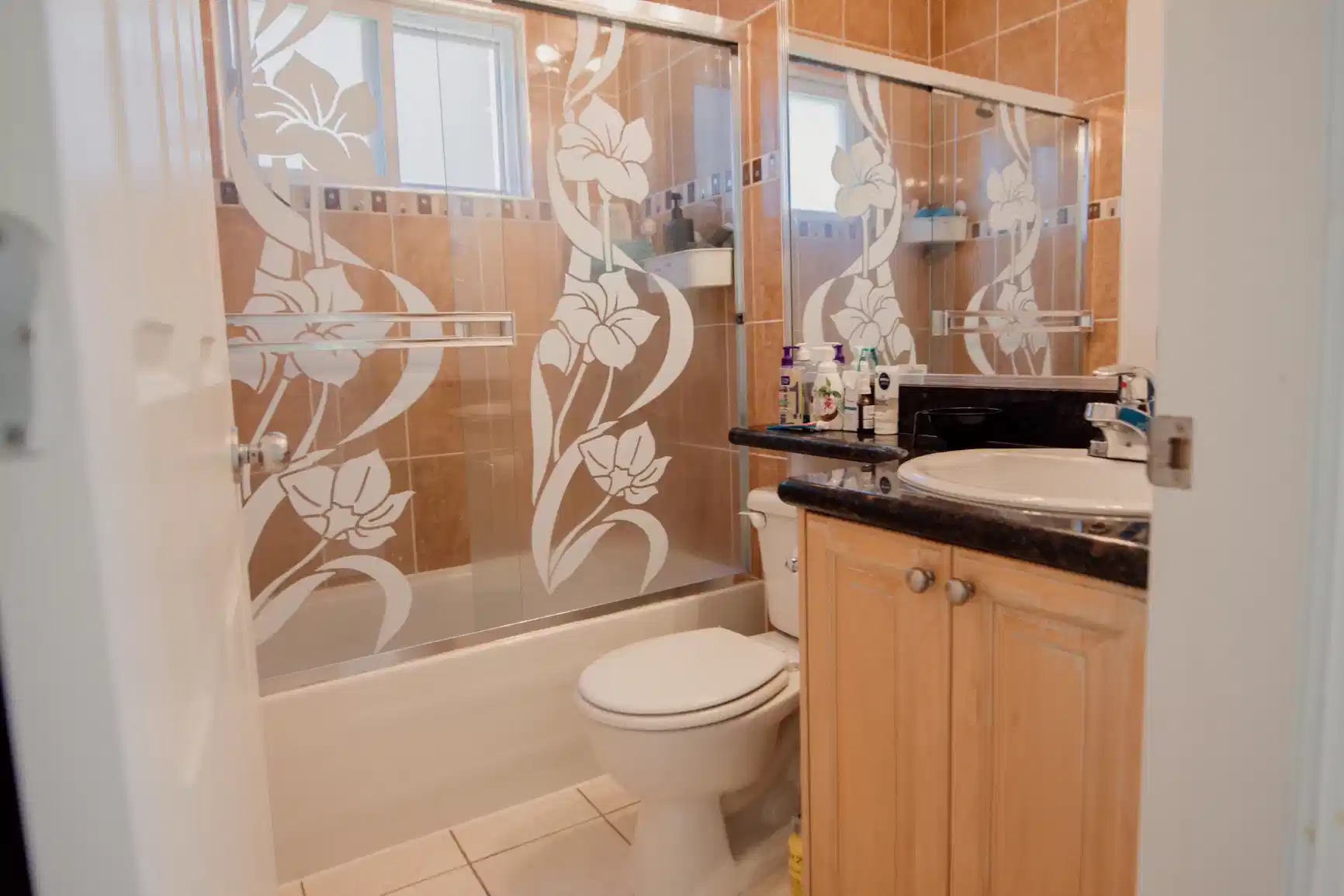 Exterior?w=400&h=260&fit=crop&q=40&auto=format&trim=auto