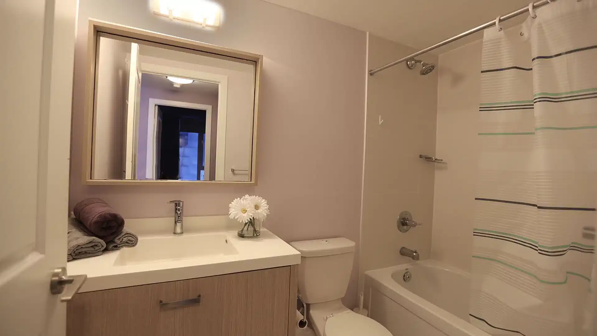 Amenities?w=400&h=260&fit=crop&q=40&auto=format&trim=auto