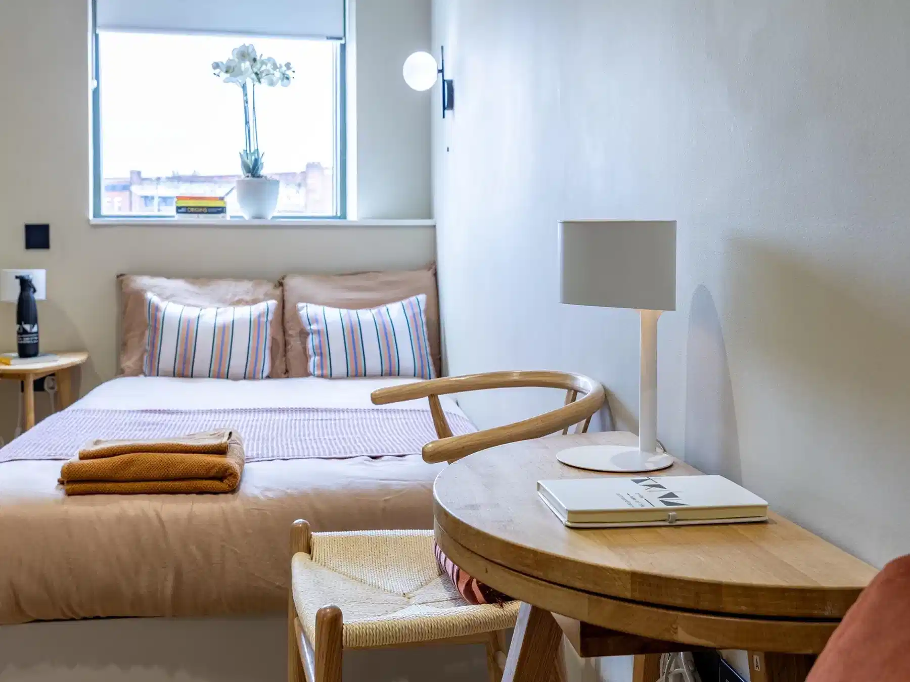 Common Area?w=400&h=260&fit=crop&q=40&auto=format&trim=auto