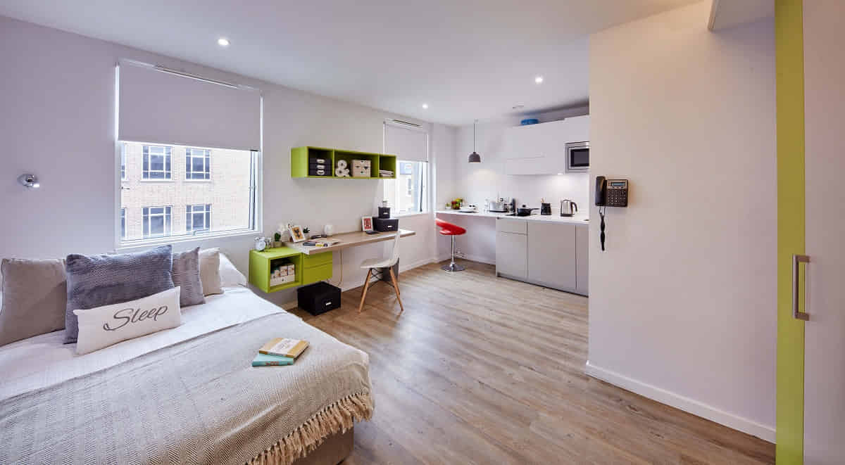 Common Area?w=400&h=260&fit=crop&q=40&auto=format&trim=auto