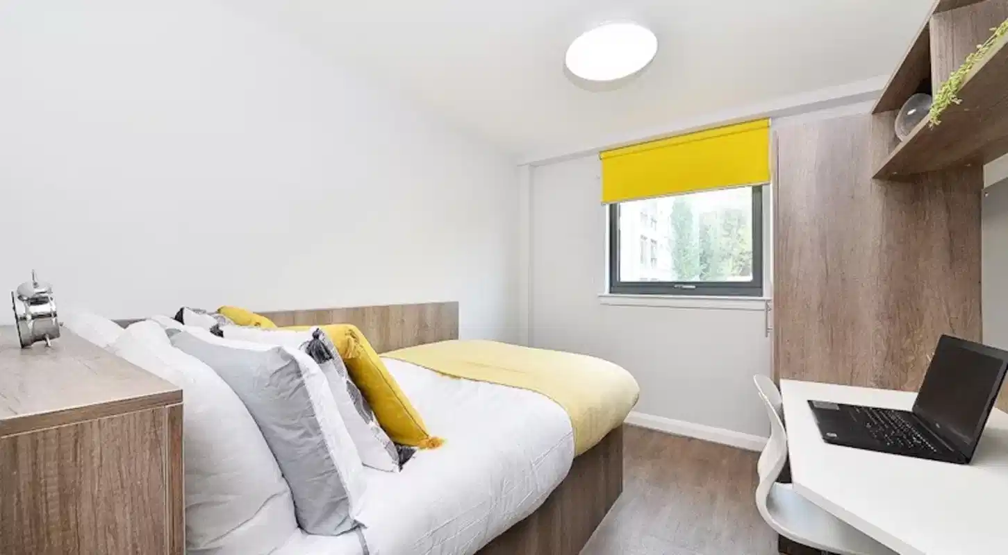 Common Area?w=400&h=260&fit=crop&q=40&auto=format&trim=auto