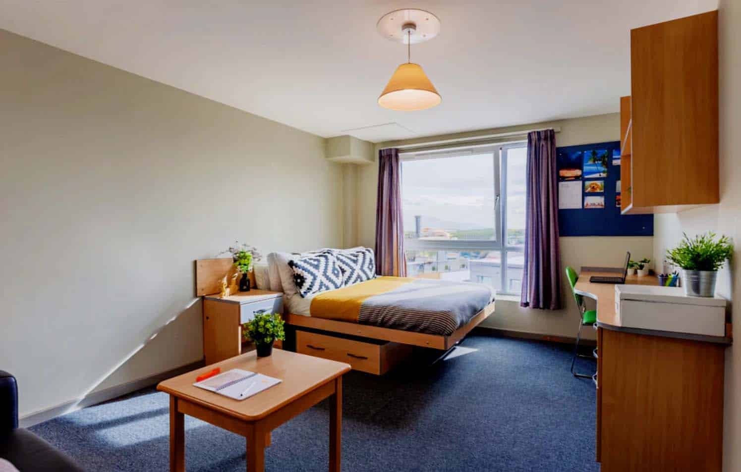 Exterior?w=400&h=260&fit=crop&q=40&auto=format&trim=auto