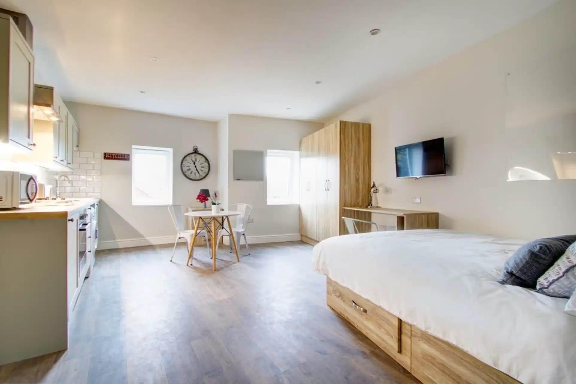 Bedroom 1 - Bathroom?w=400&h=260&fit=crop&q=40&auto=format&trim=auto