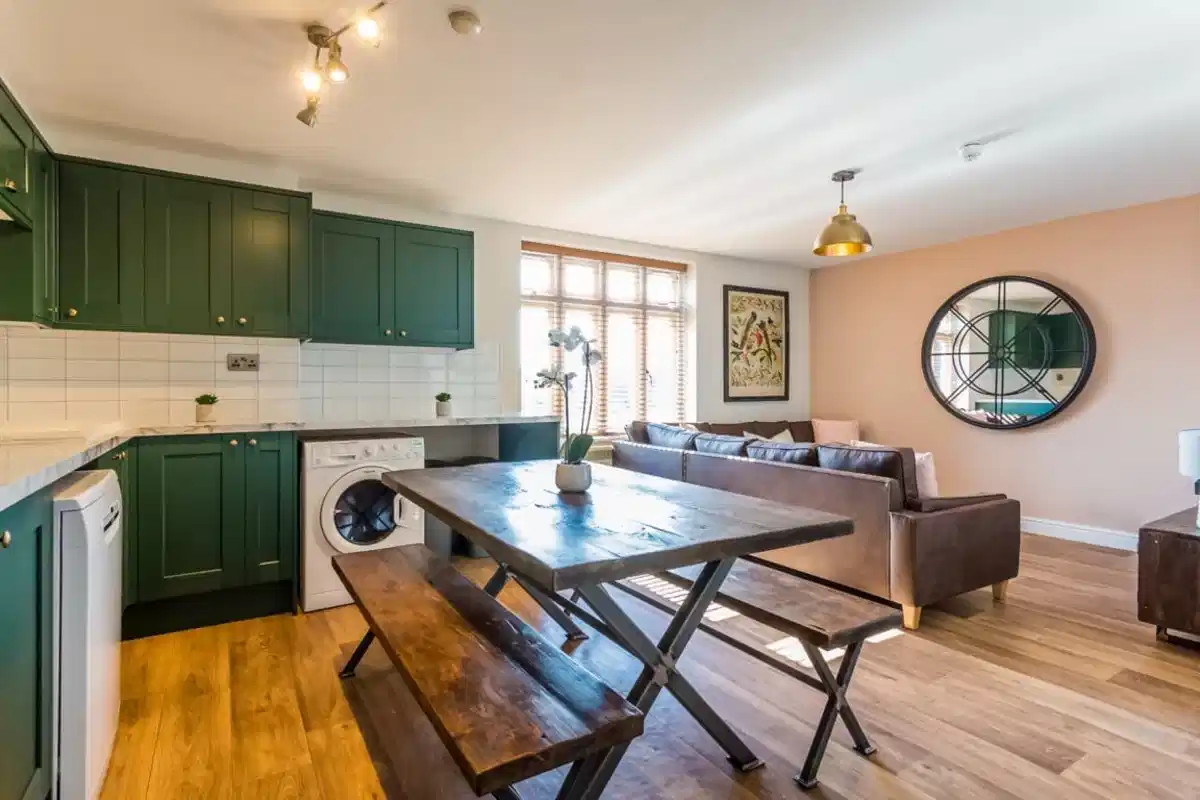 Floor Plan?w=400&h=260&fit=crop&q=40&auto=format&trim=auto