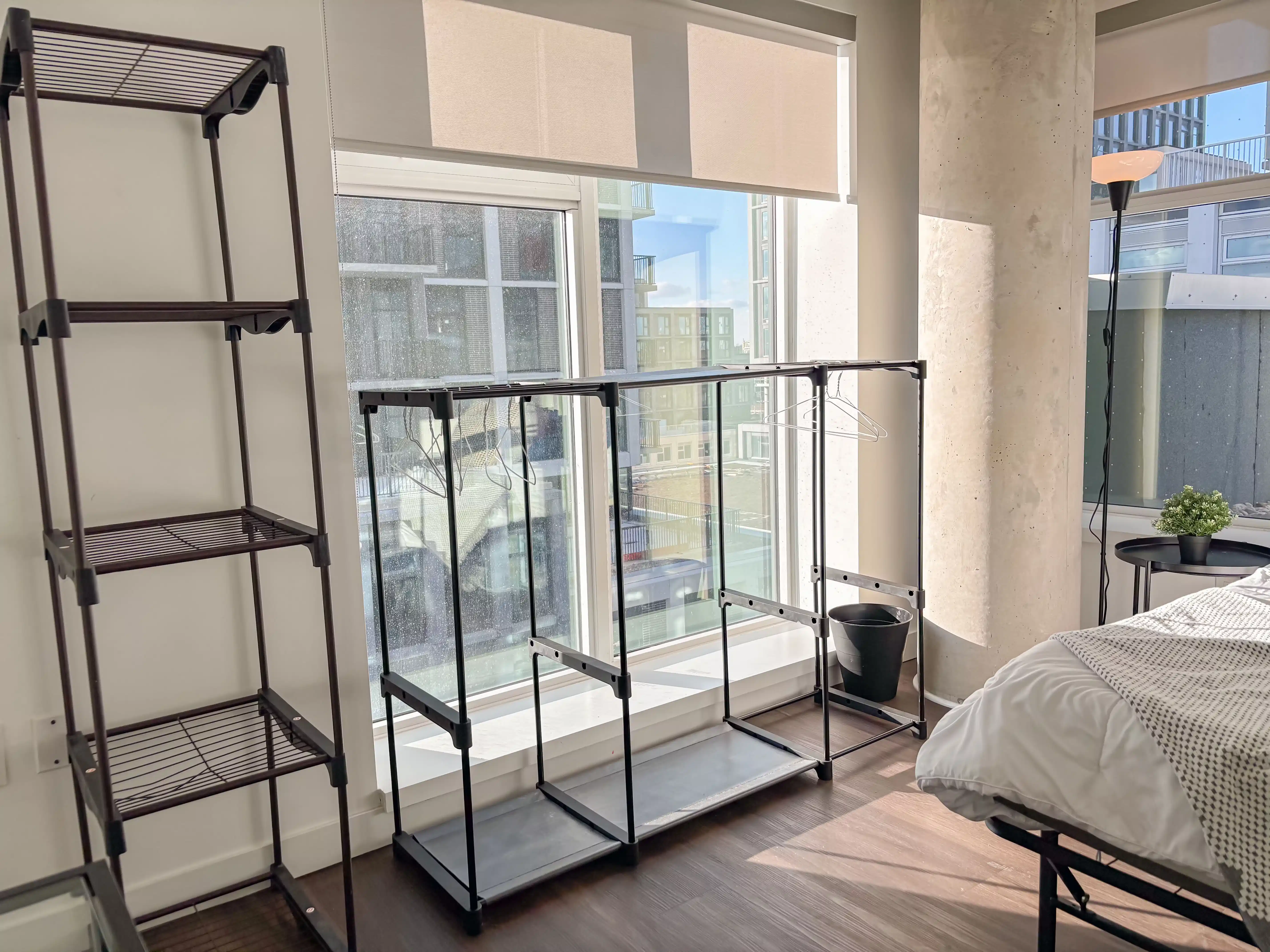 Amenities?w=400&h=260&fit=crop&q=40&auto=format&trim=auto