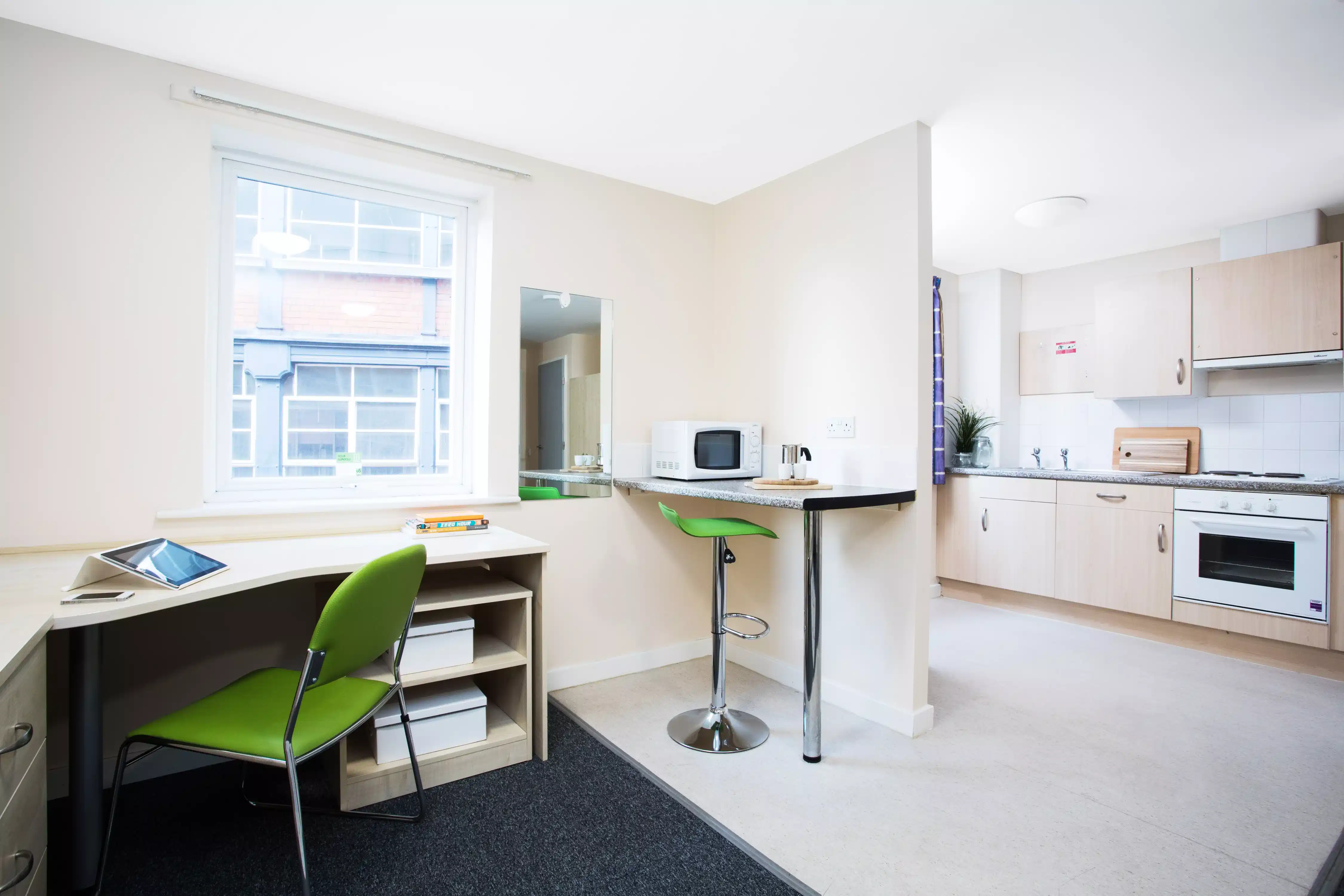 Amenities?w=400&h=260&fit=crop&q=40&auto=format&trim=auto