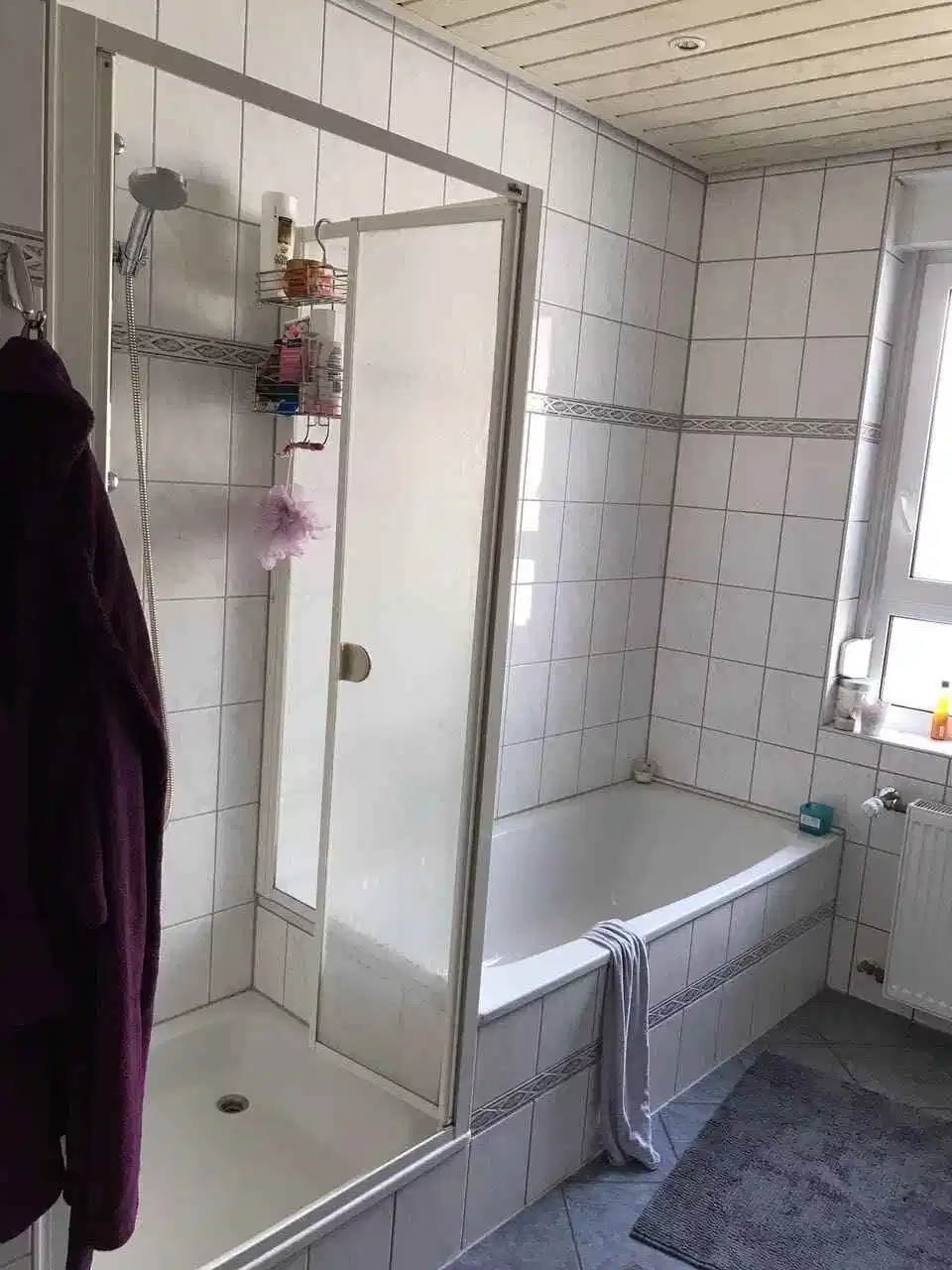 Bedroom?w=400&h=260&fit=crop&q=40&auto=format&trim=auto