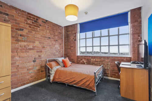 Common Area?w=400&h=260&fit=crop&q=40&auto=format&trim=auto