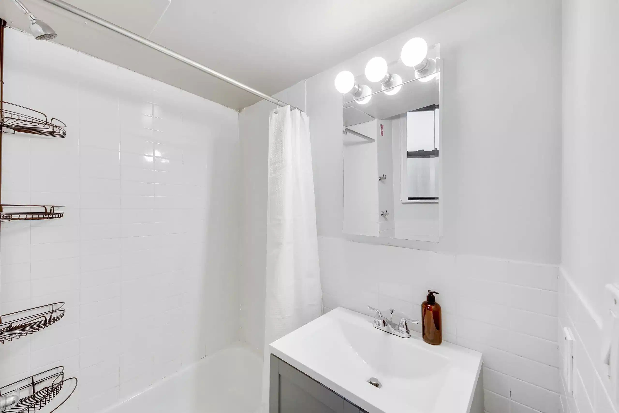 Kitchen?w=400&h=260&fit=crop&q=40&auto=format&trim=auto