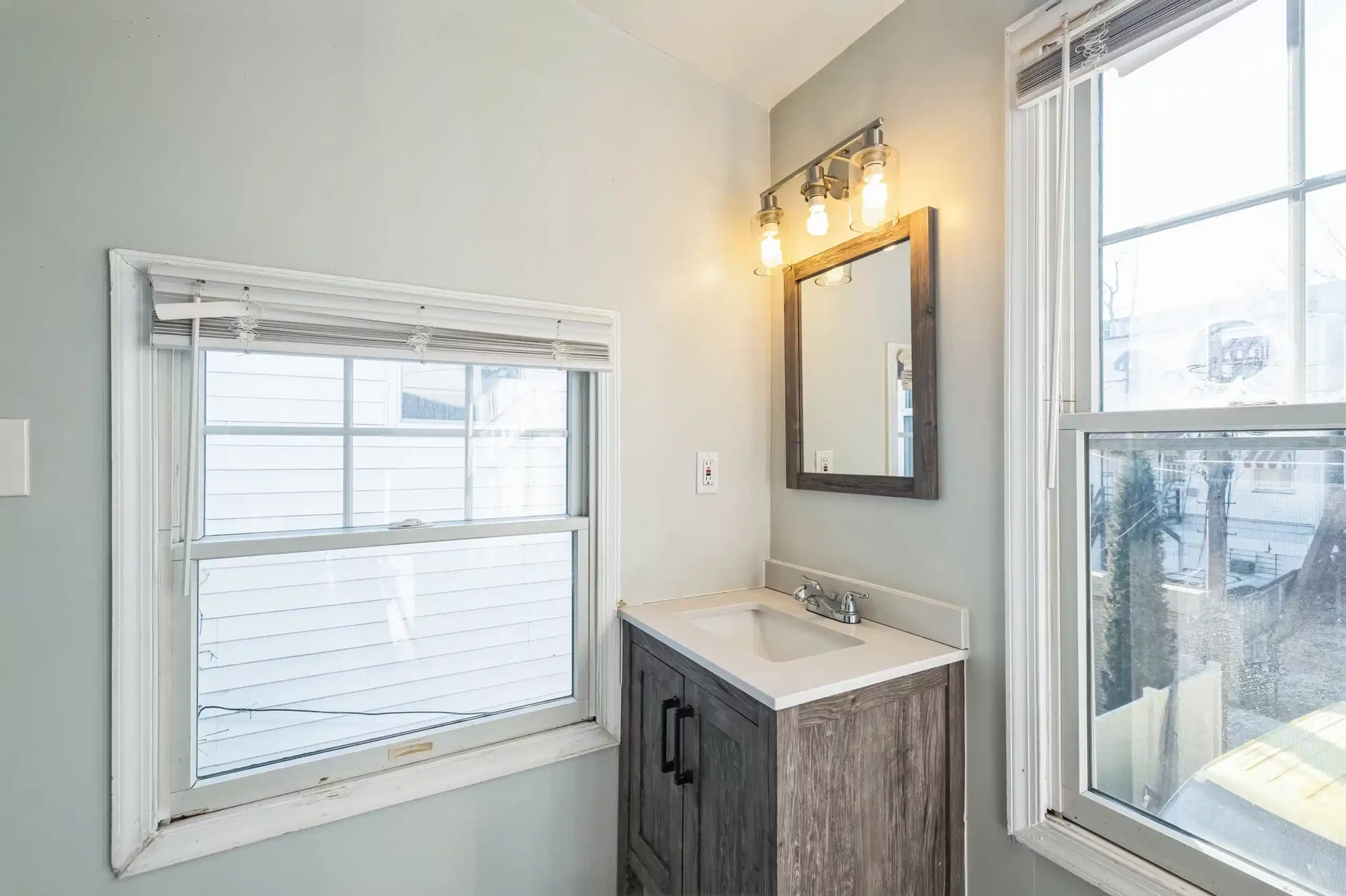 Amenities?w=400&h=260&fit=crop&q=40&auto=format&trim=auto