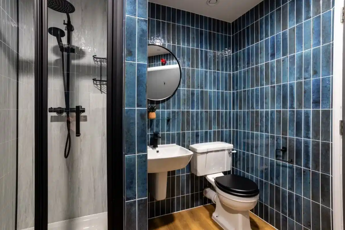 Common Area?w=400&h=260&fit=crop&q=40&auto=format&trim=auto