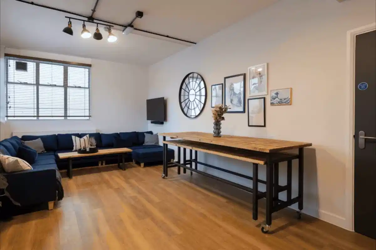 Room in a 8 Bedroom Apartment, TW1X, London TW1 4AD (Flat 4) - London, England, United Kingdom - Common Area