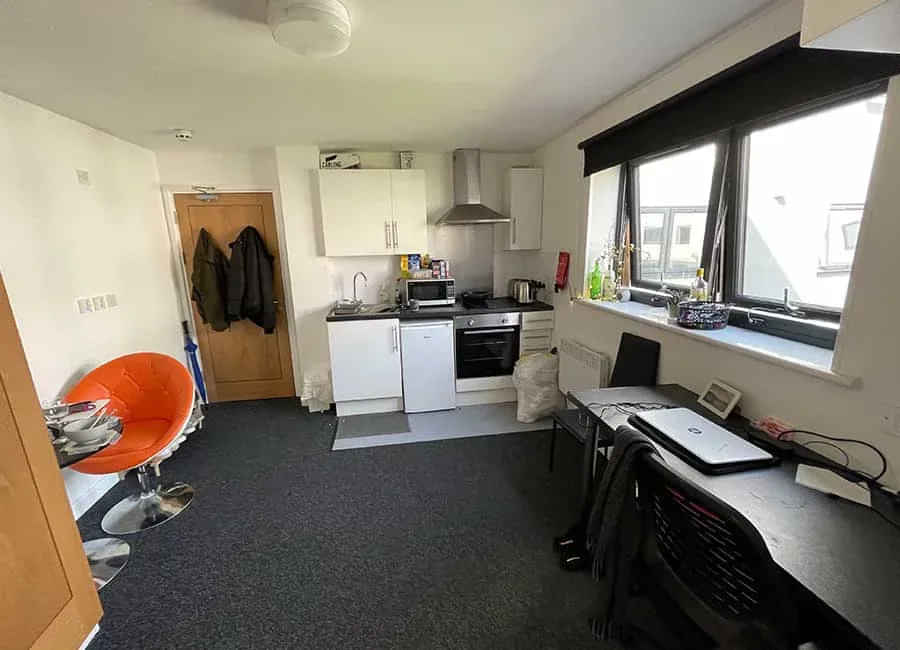 Amenities?w=400&h=260&fit=crop&q=40&auto=format&trim=auto