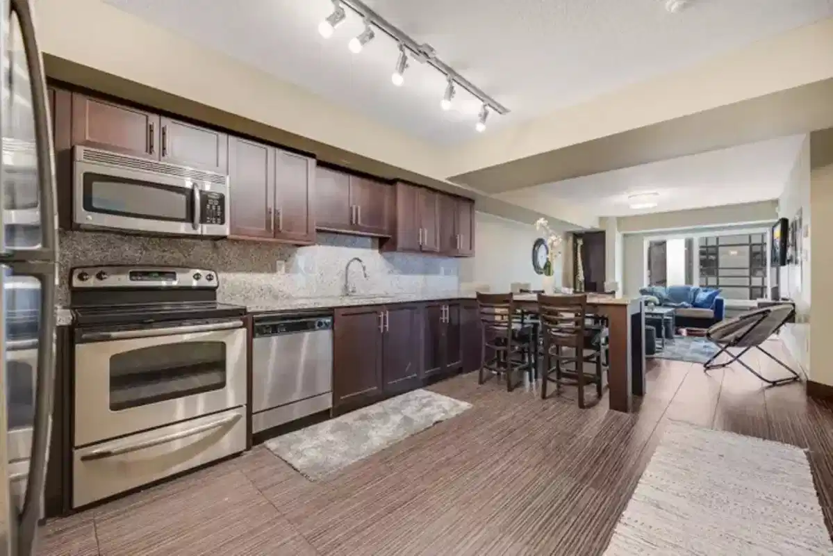King Street Towers, Waterloo - Waterloo, Ontario, Canada - Kitchen