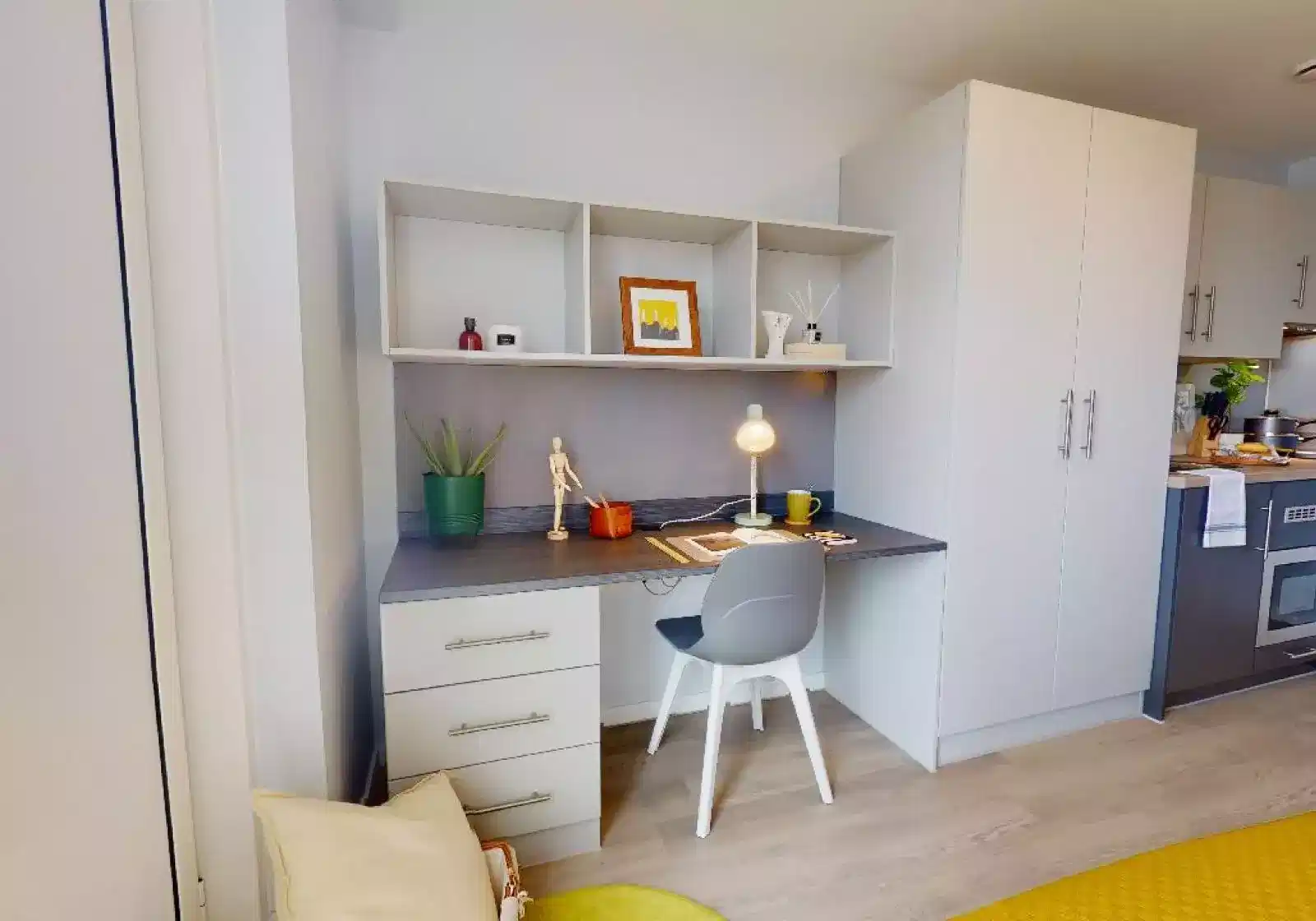 Exterior?w=400&h=260&fit=crop&q=40&auto=format&trim=auto