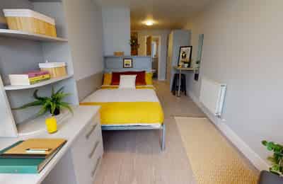 Amenities?w=400&h=260&fit=crop&q=40&auto=format&trim=auto