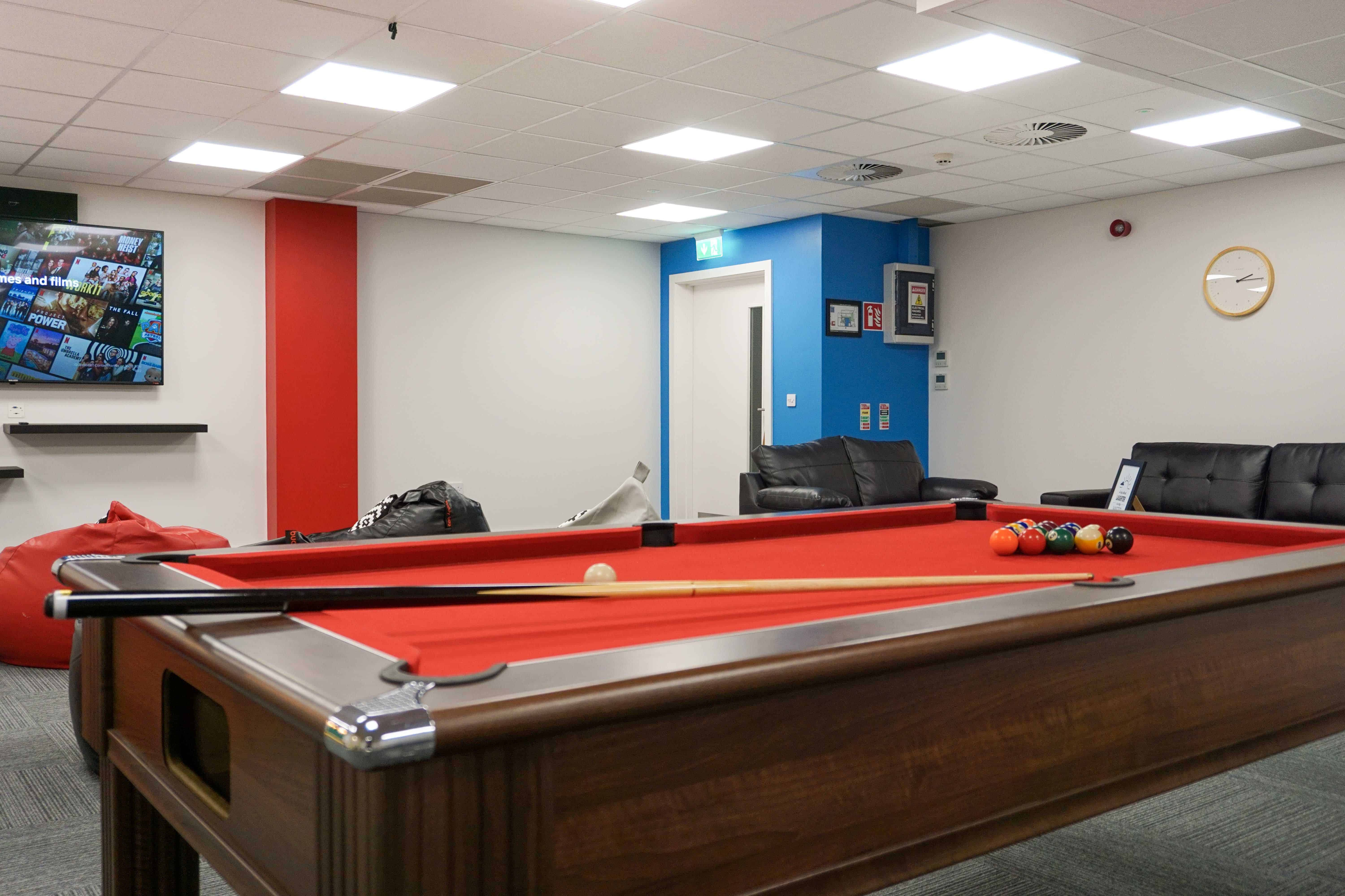 Swuite Dublin - Dublin, Ireland - Entertainment Lounge (2)