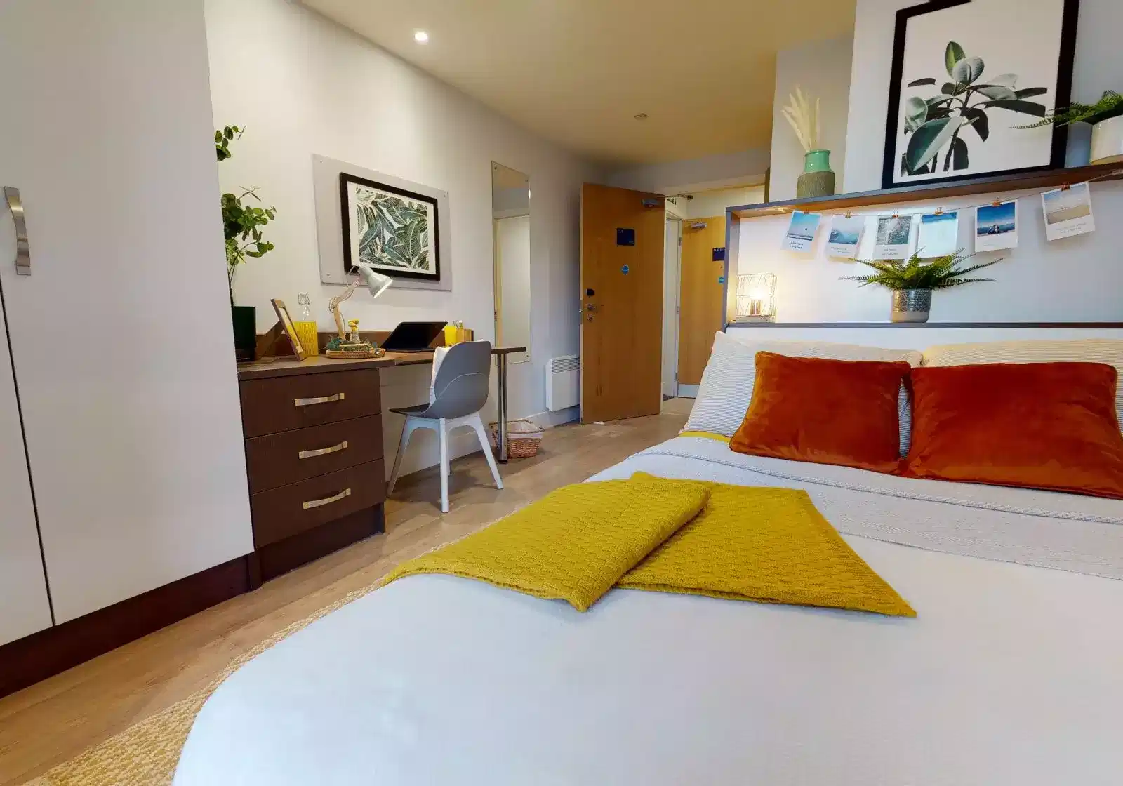 Kitchen?w=400&h=260&fit=crop&q=40&auto=format&trim=auto