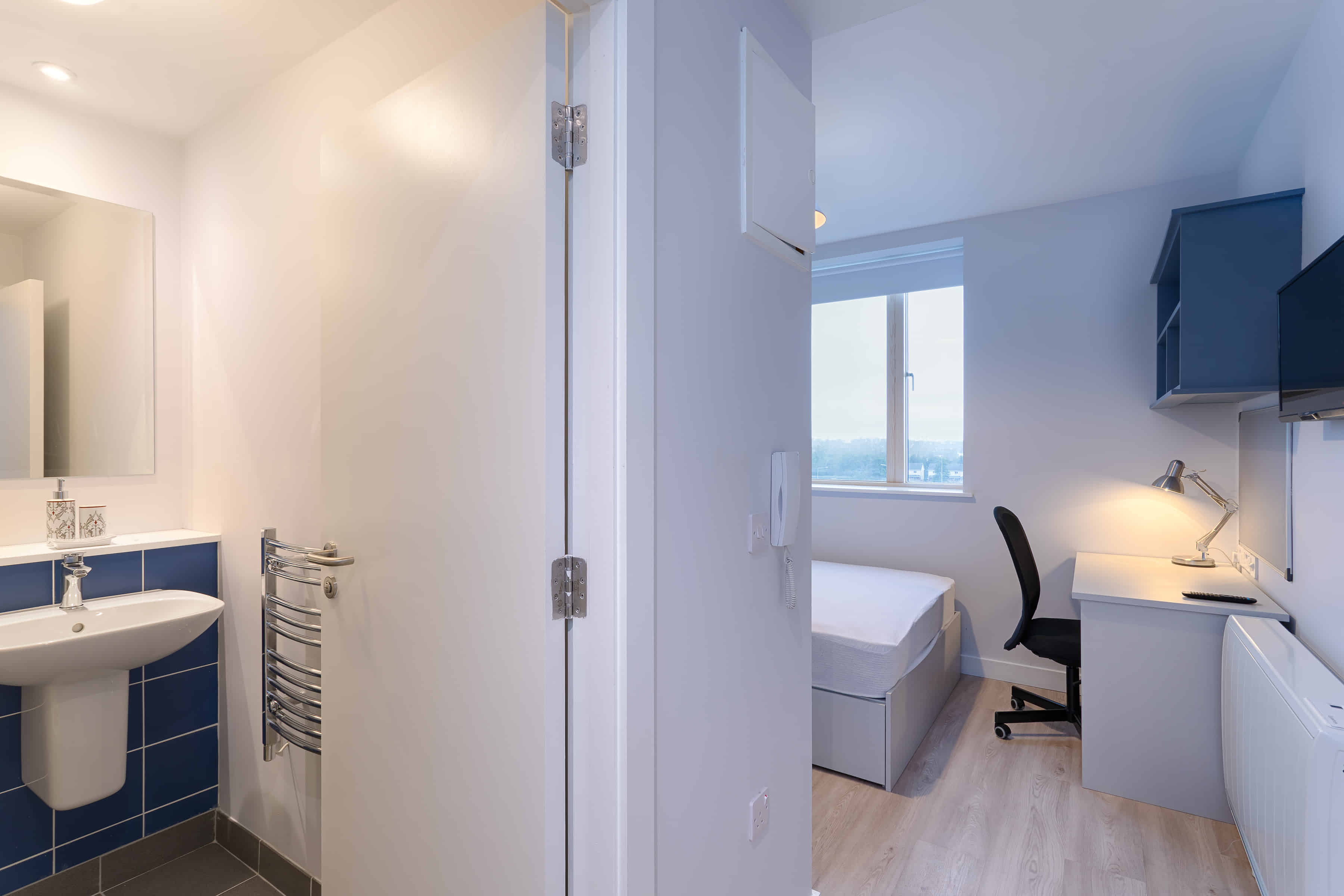 Corridor?w=400&h=260&fit=crop&q=40&auto=format&trim=auto