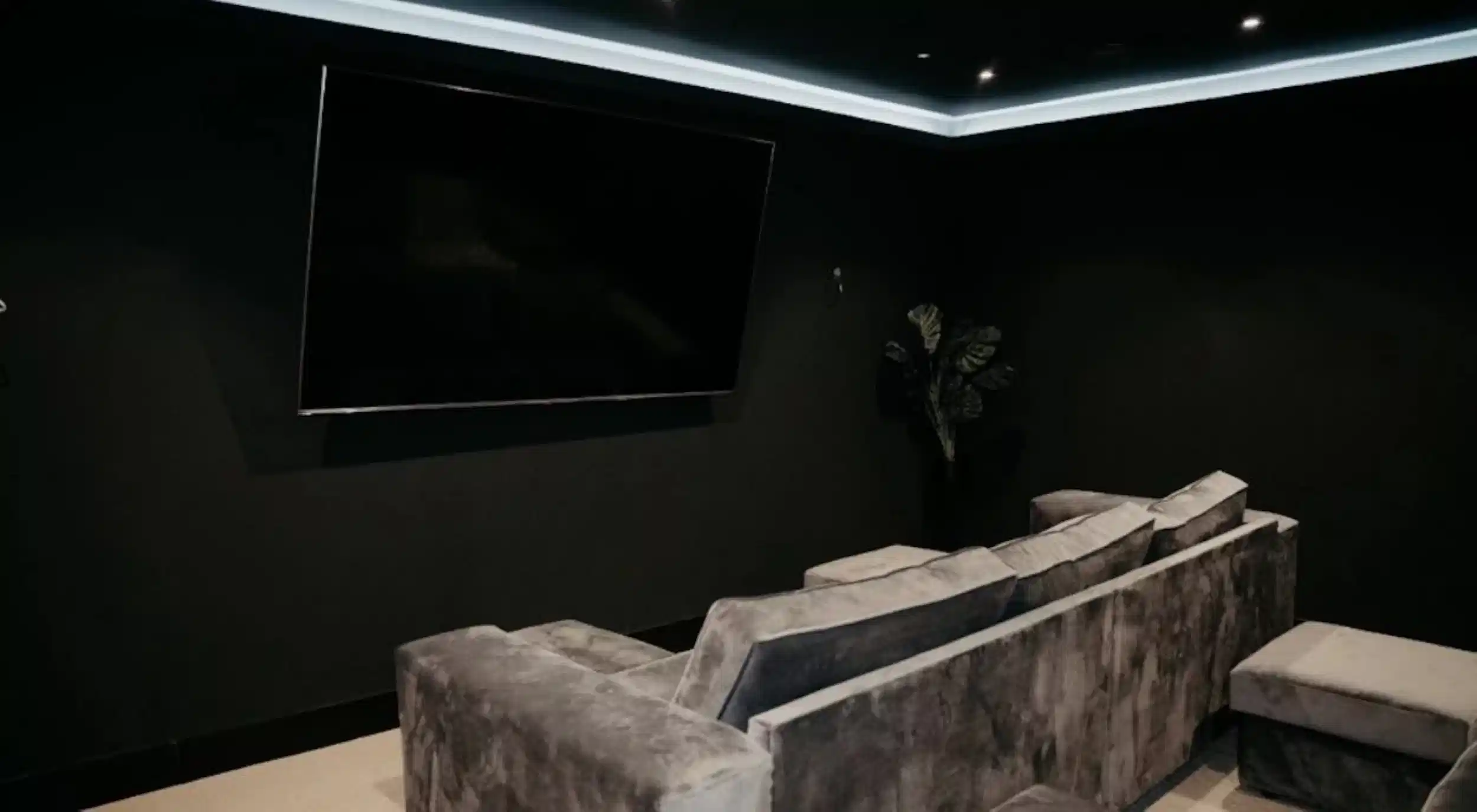 Common Area?w=400&h=260&fit=crop&q=40&auto=format&trim=auto