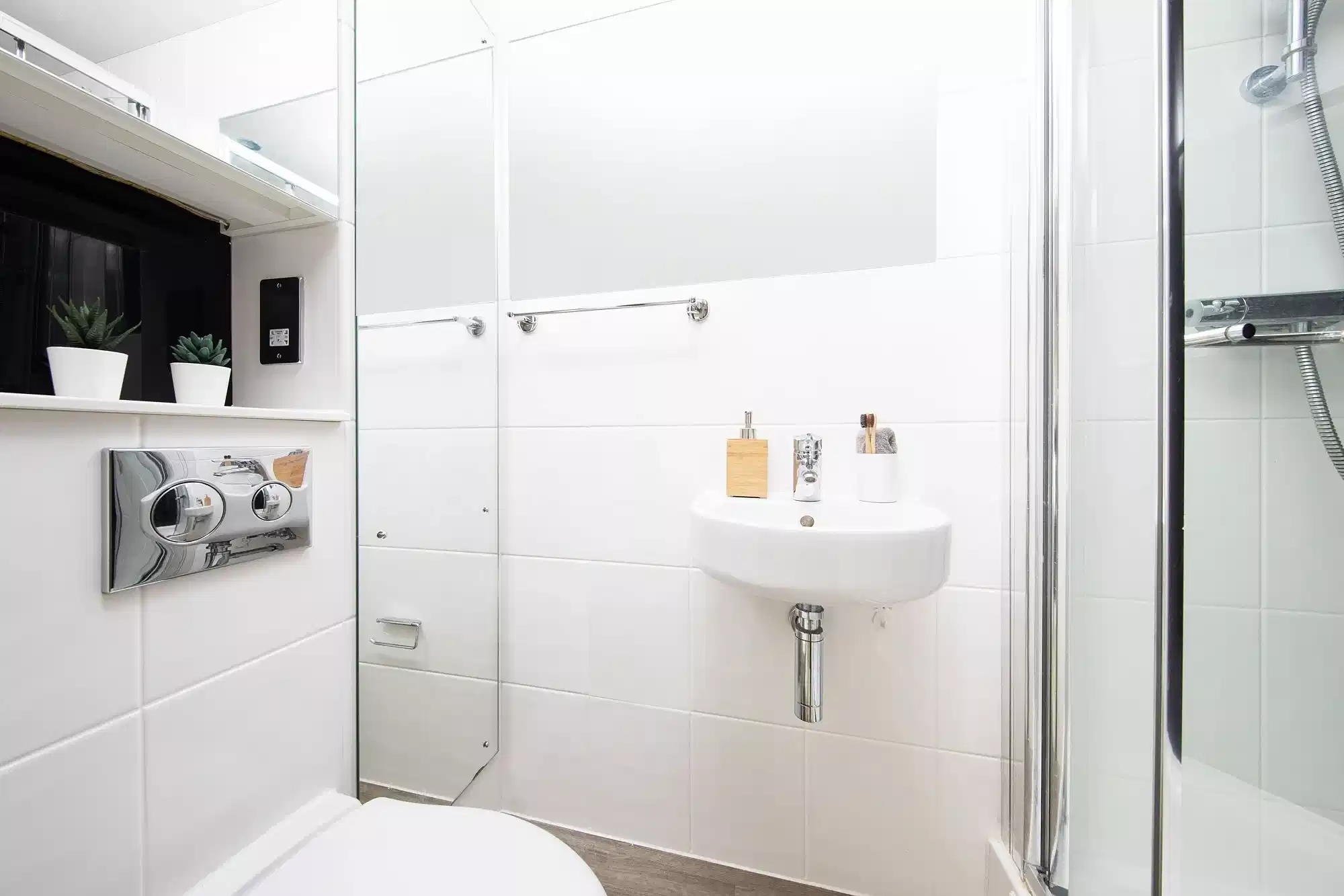 Exterior?w=400&h=260&fit=crop&q=40&auto=format&trim=auto