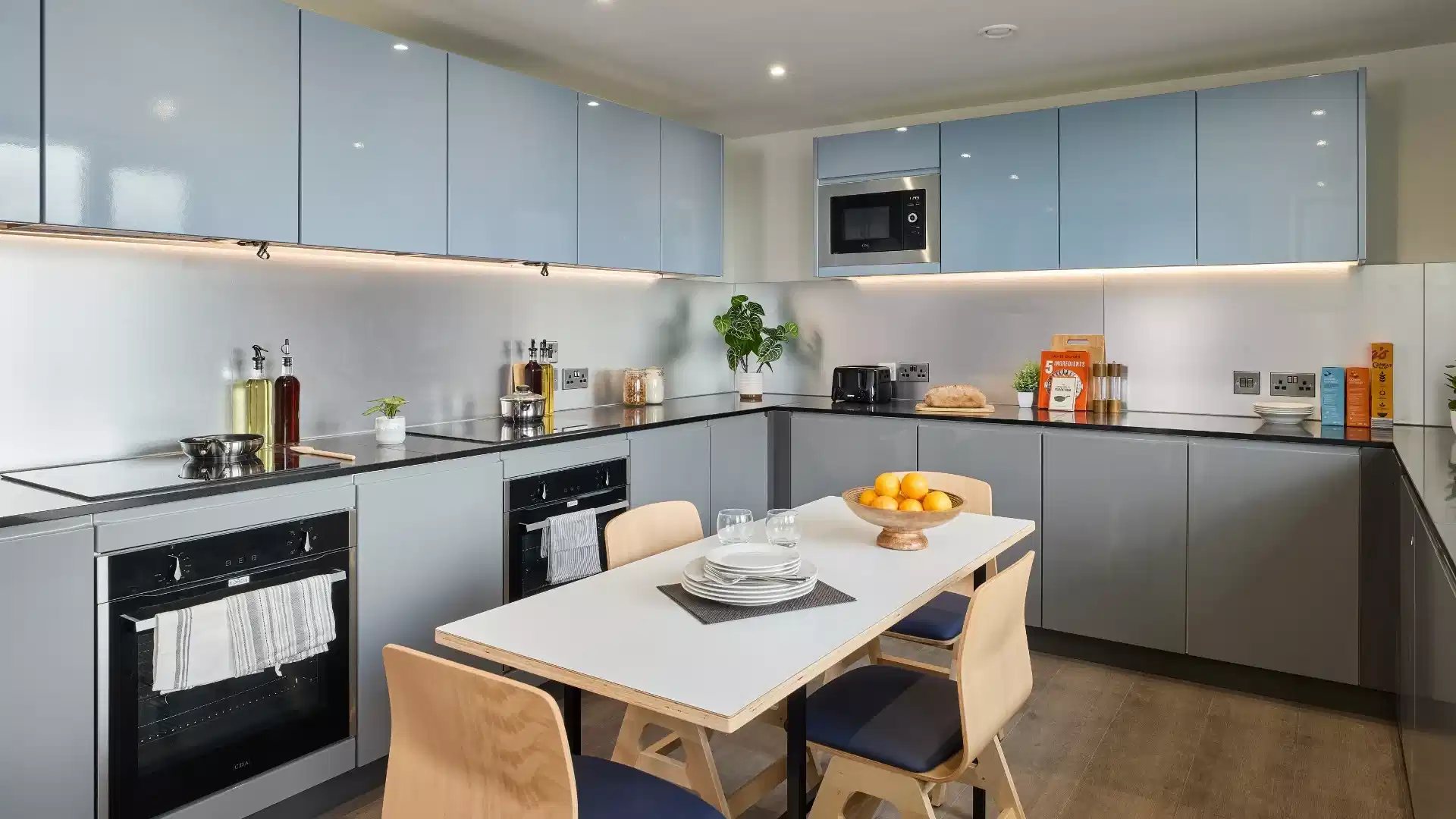 Amenities?w=400&h=260&fit=crop&q=40&auto=format&trim=auto