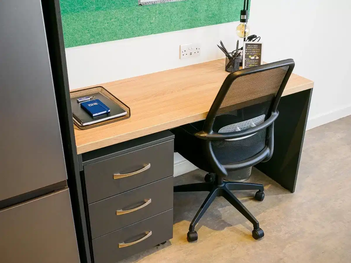 Exterior?w=400&h=260&fit=crop&q=40&auto=format&trim=auto