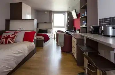 Amenities?w=400&h=260&fit=crop&q=40&auto=format&trim=auto