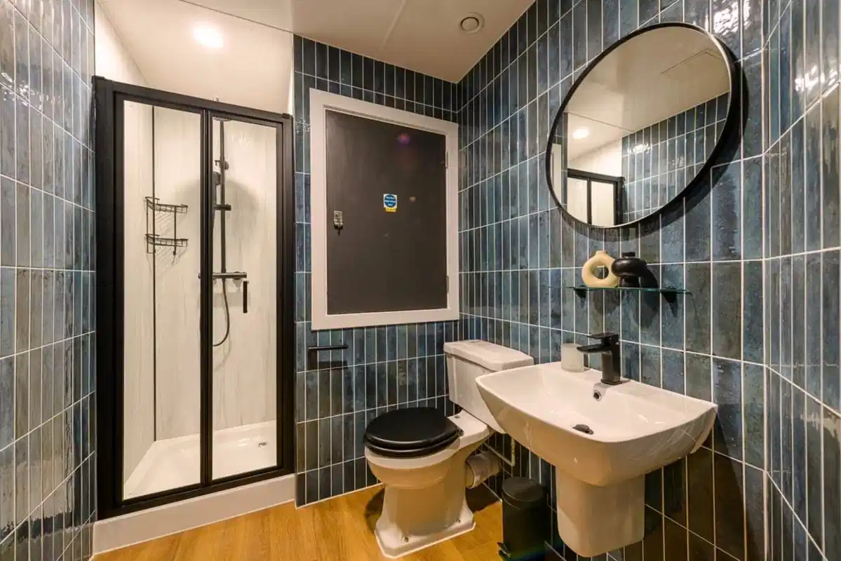 Common Area?w=400&h=260&fit=crop&q=40&auto=format&trim=auto