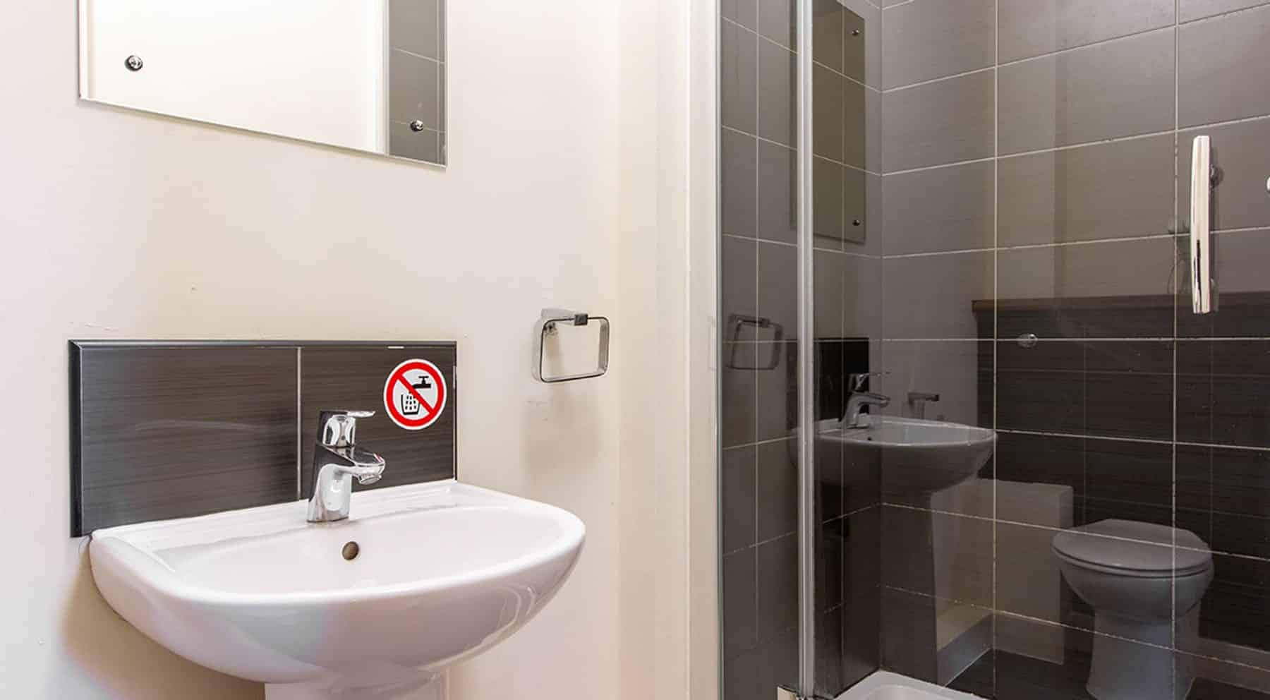 Amenities?w=400&h=260&fit=crop&q=40&auto=format&trim=auto