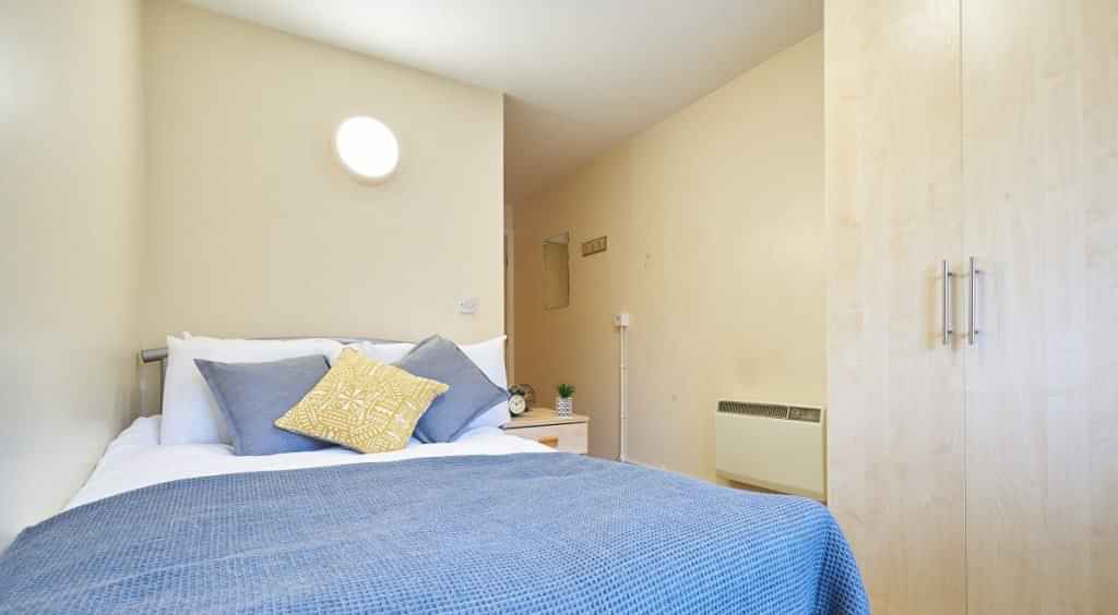 Common Area?w=400&h=260&fit=crop&q=40&auto=format&trim=auto