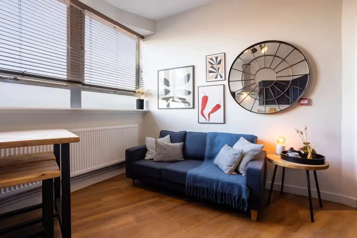 Floor Plan?w=400&h=260&fit=crop&q=40&auto=format&trim=auto