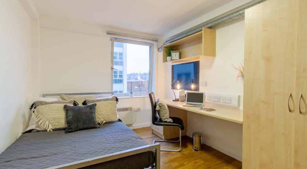 Bronze Plus 4-5 Bed Room