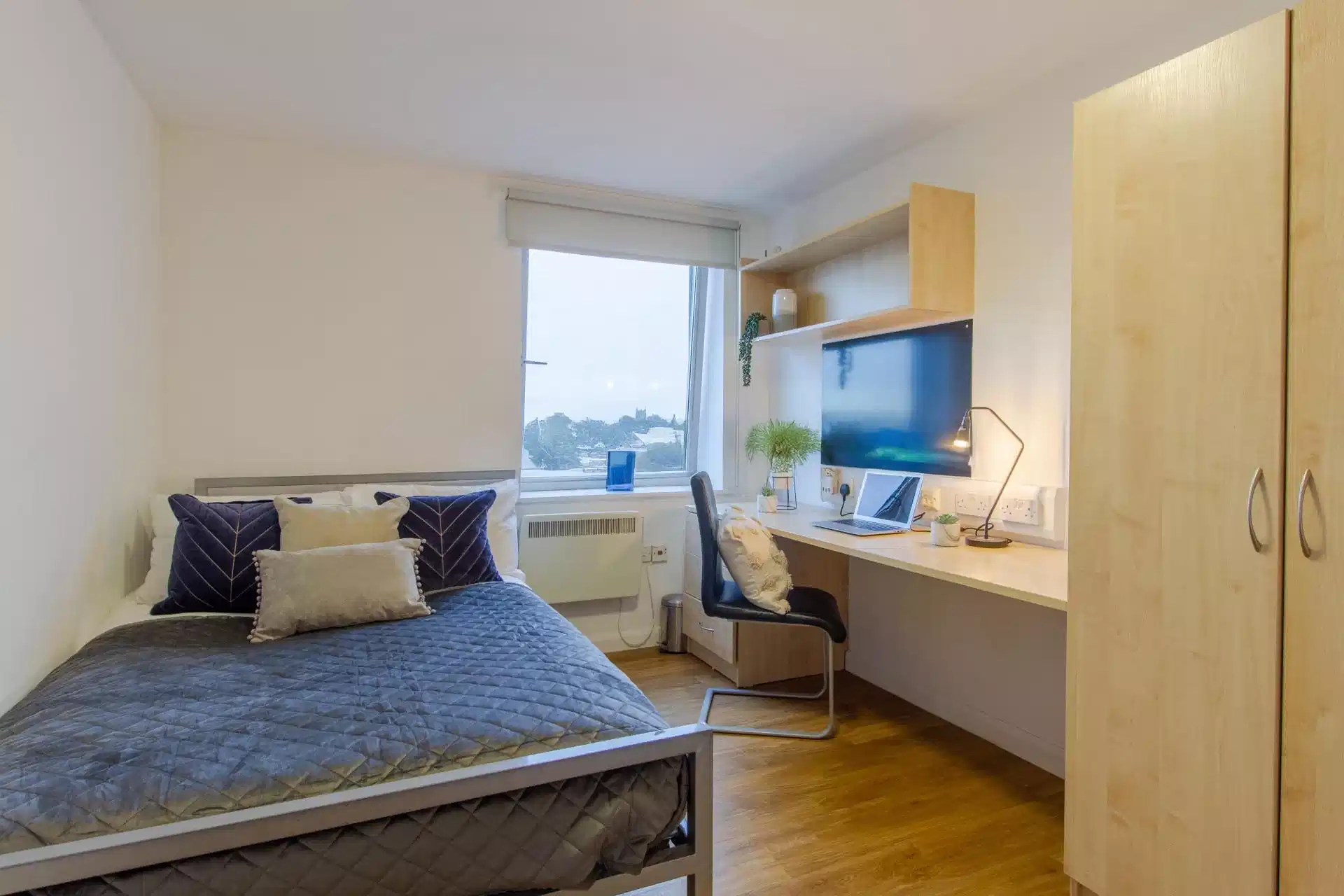 Bronze 6-7 Bed Room