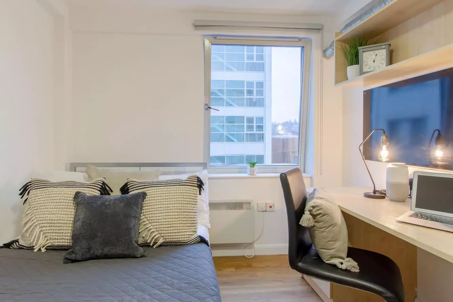 Bronze 4-5 Bed Room