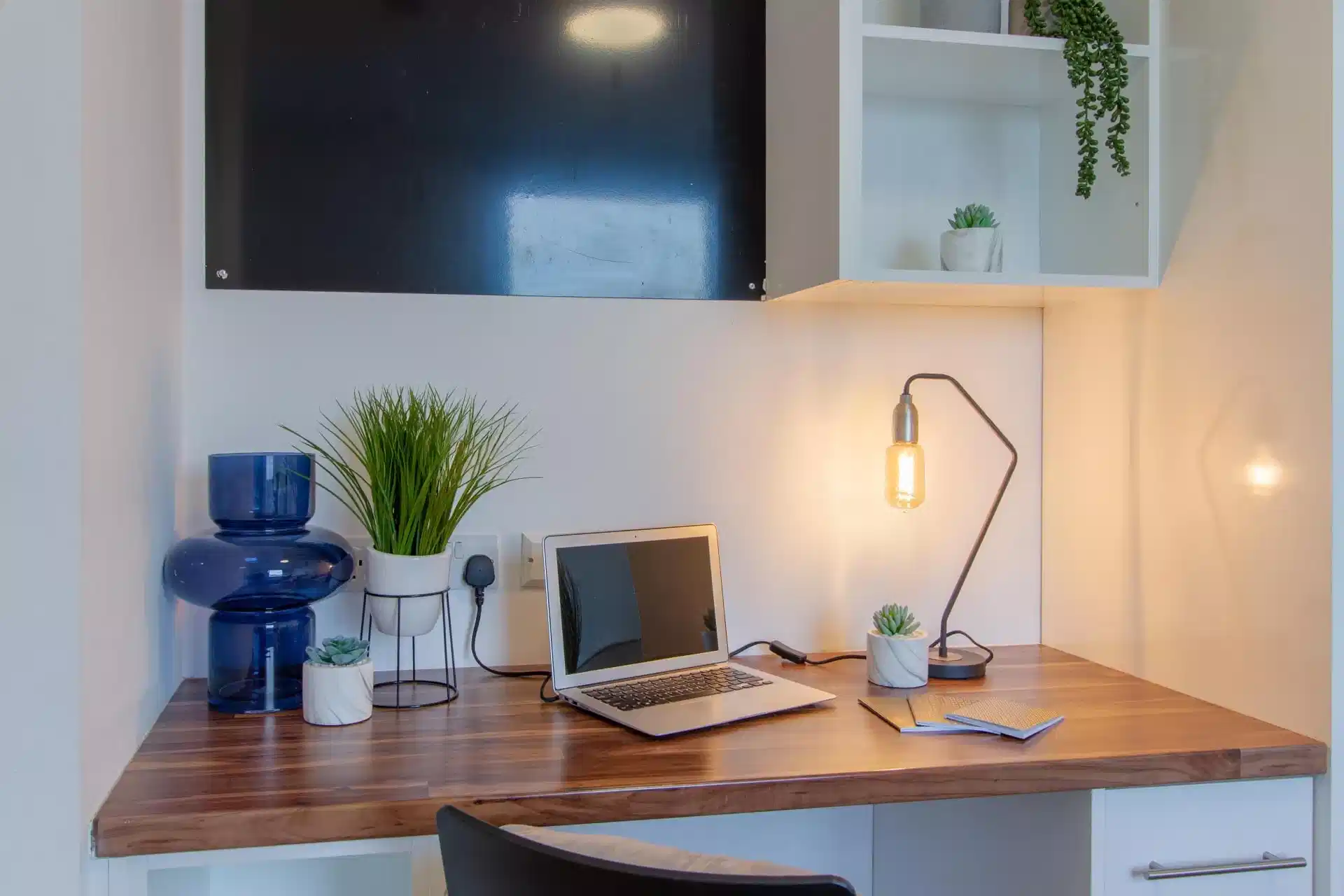 Amenities?w=400&h=260&fit=crop&q=40&auto=format&trim=auto