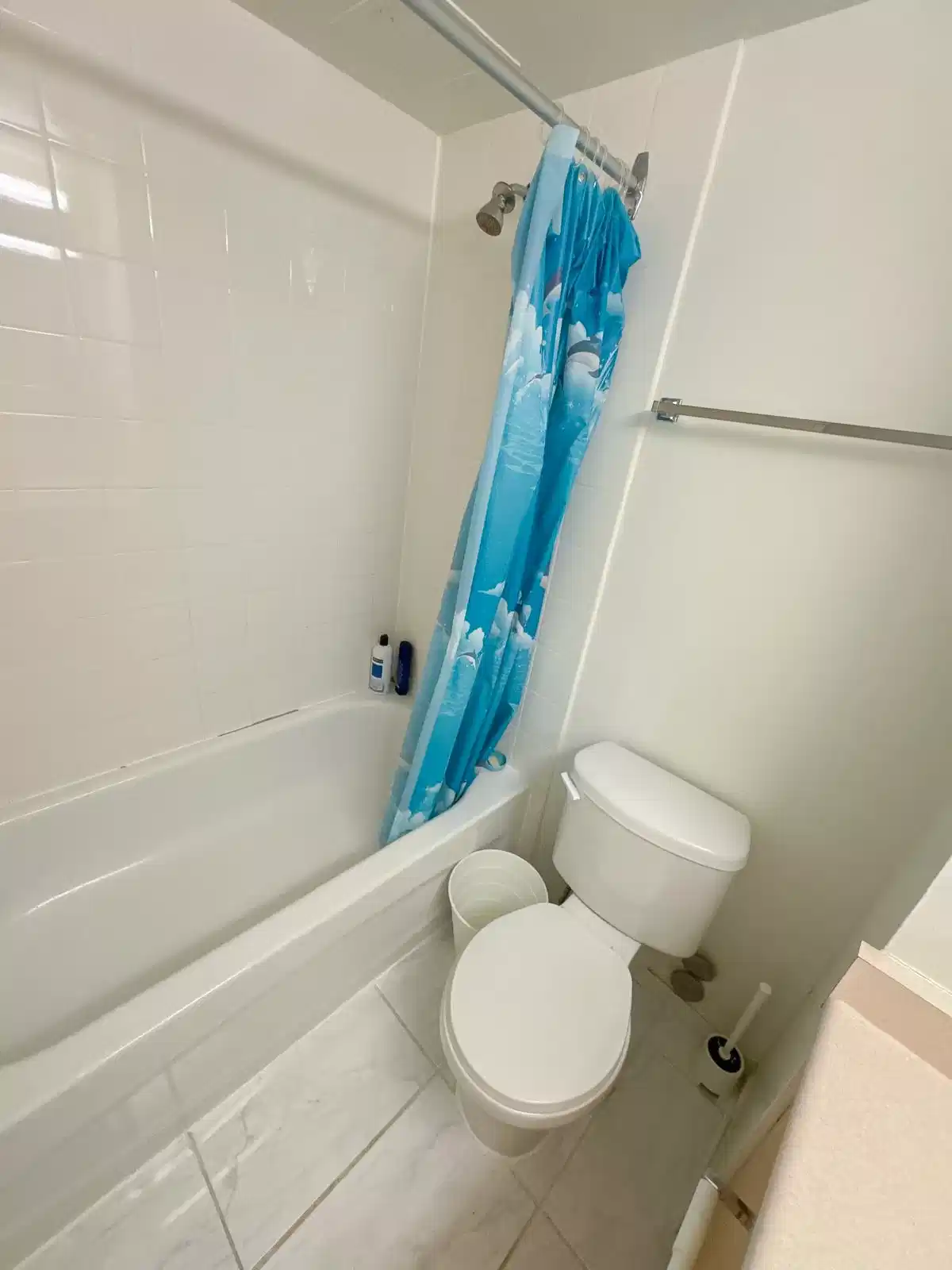 Amenities?w=400&h=260&fit=crop&q=40&auto=format&trim=auto