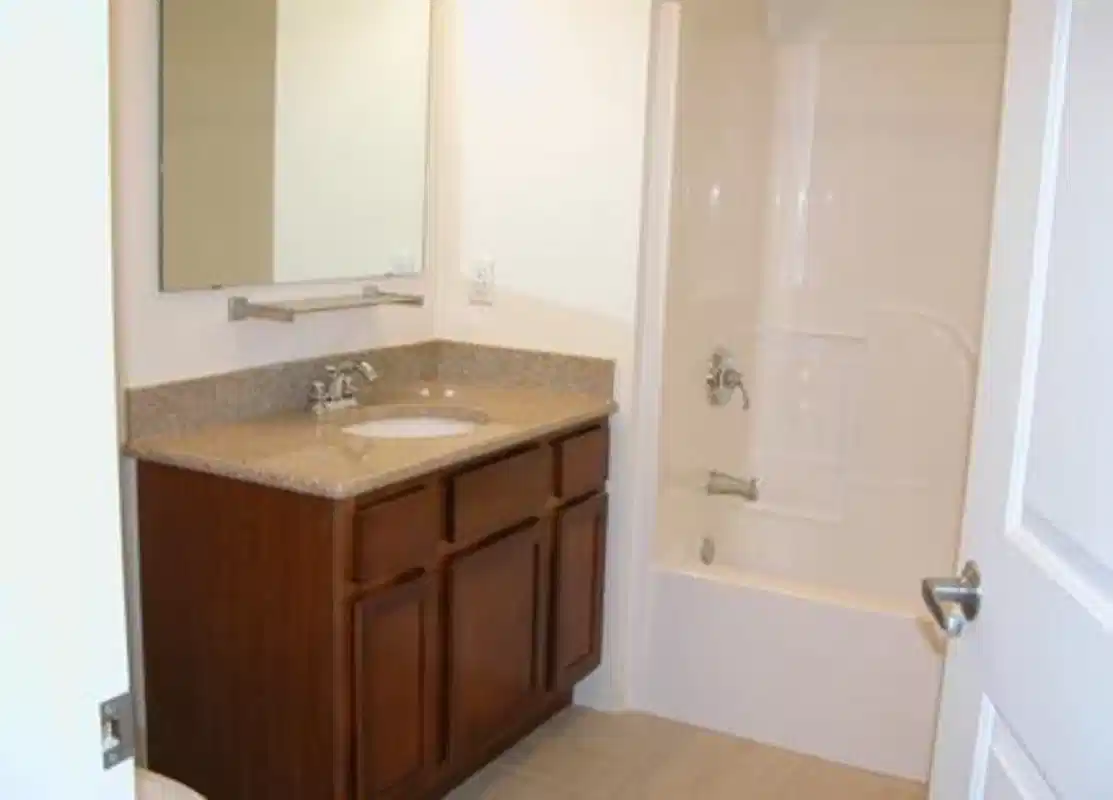 Common Area?w=400&h=260&fit=crop&q=40&auto=format&trim=auto