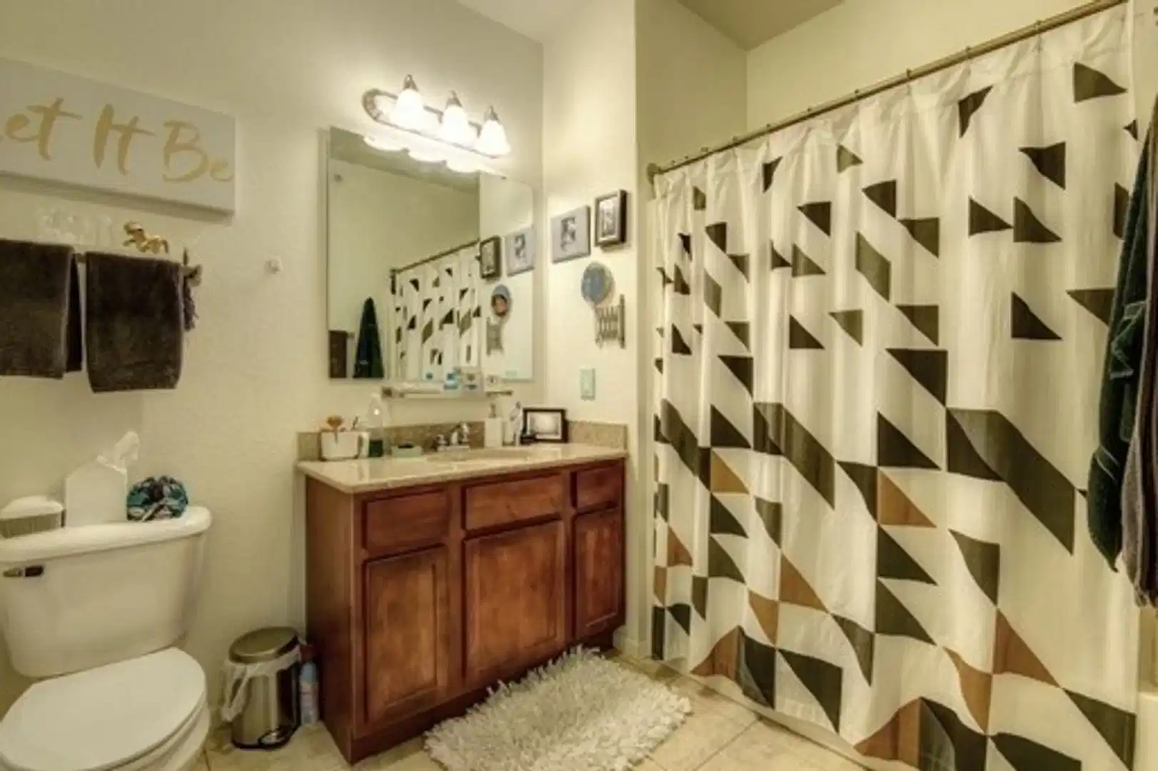 Common Area?w=400&h=260&fit=crop&q=40&auto=format&trim=auto