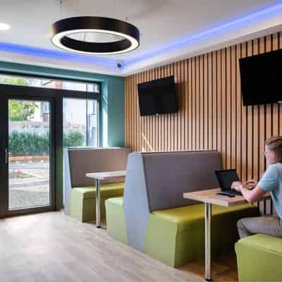 Amenities?w=400&h=260&fit=crop&q=40&auto=format&trim=auto