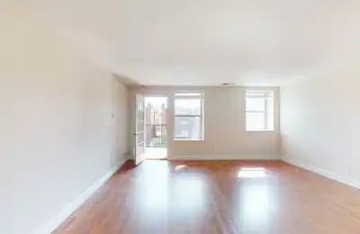 Common Area?w=400&h=260&fit=crop&q=40&auto=format&trim=auto